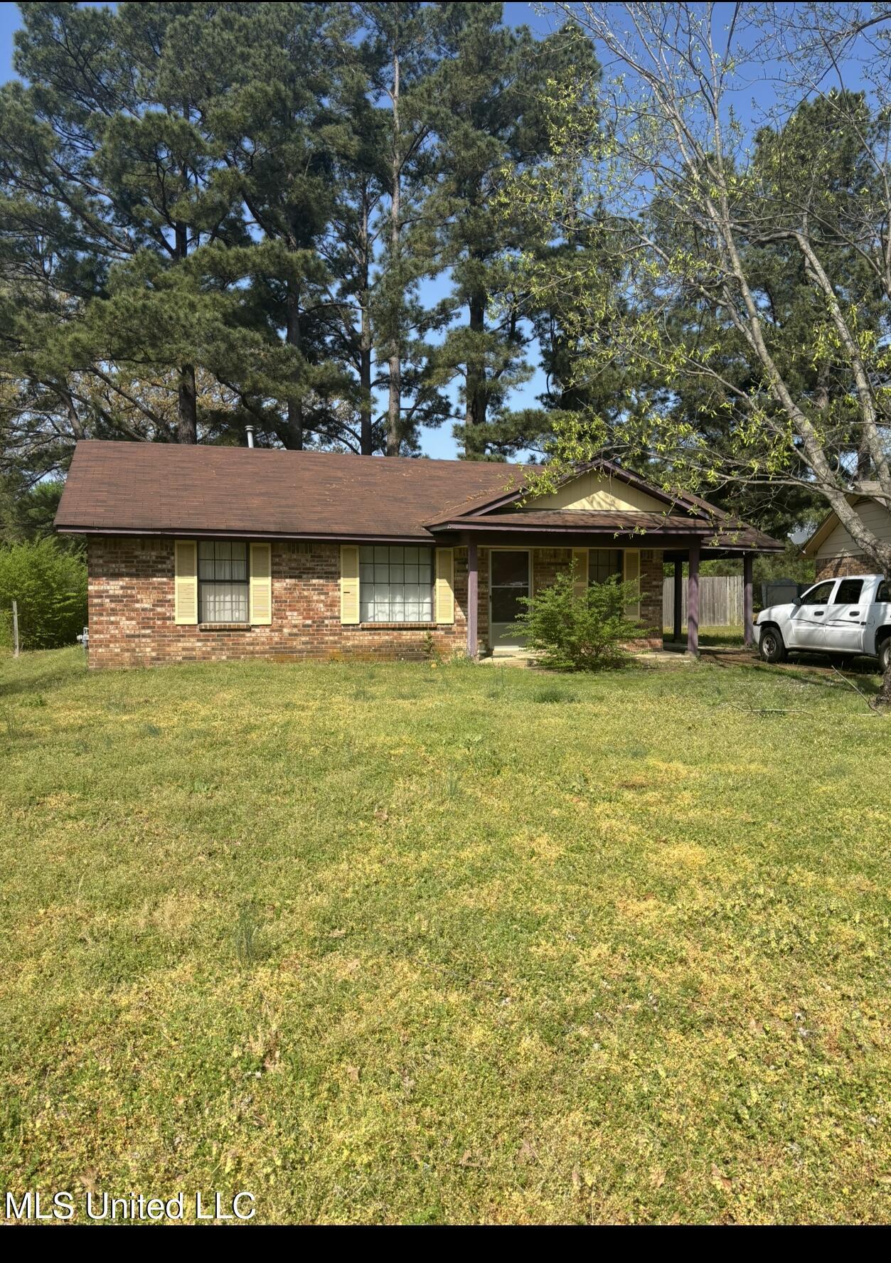 Property Photo: 6215 E Carroll Cove Cove MS 38637