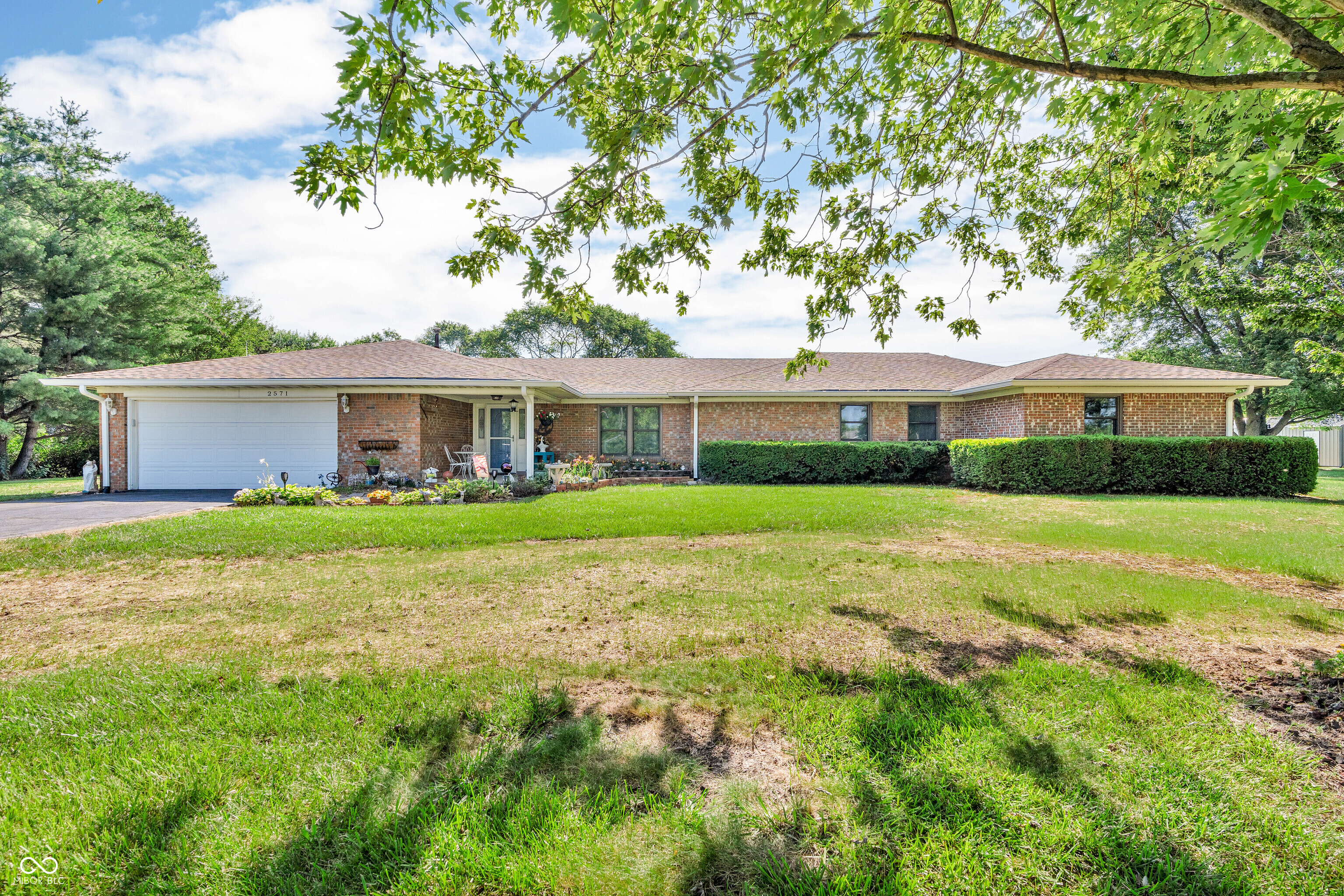 Property Photo: 2571 Stonybrook Lane IN 46131