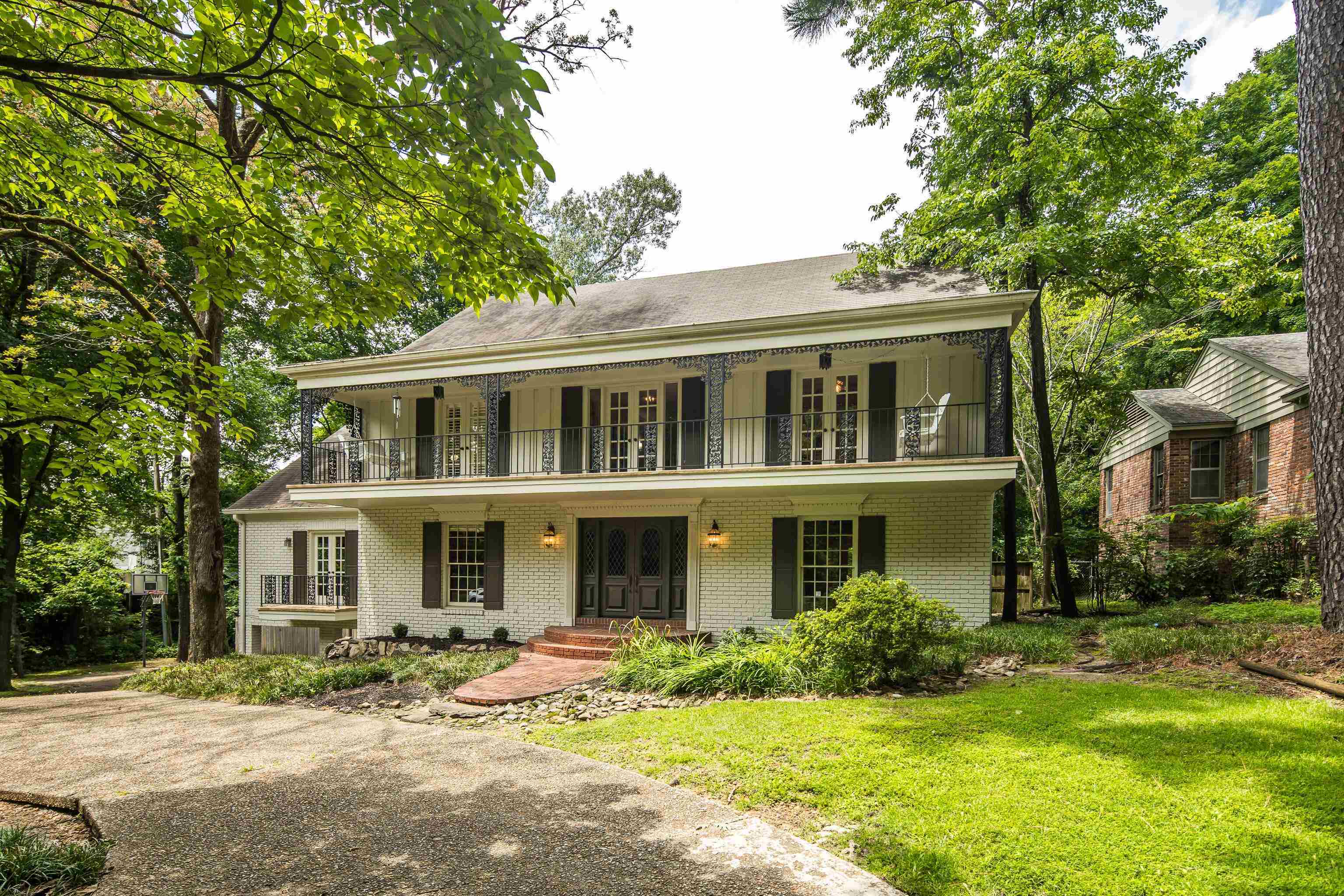 Property Photo: 1515 W Crestwood Dr TN 38119