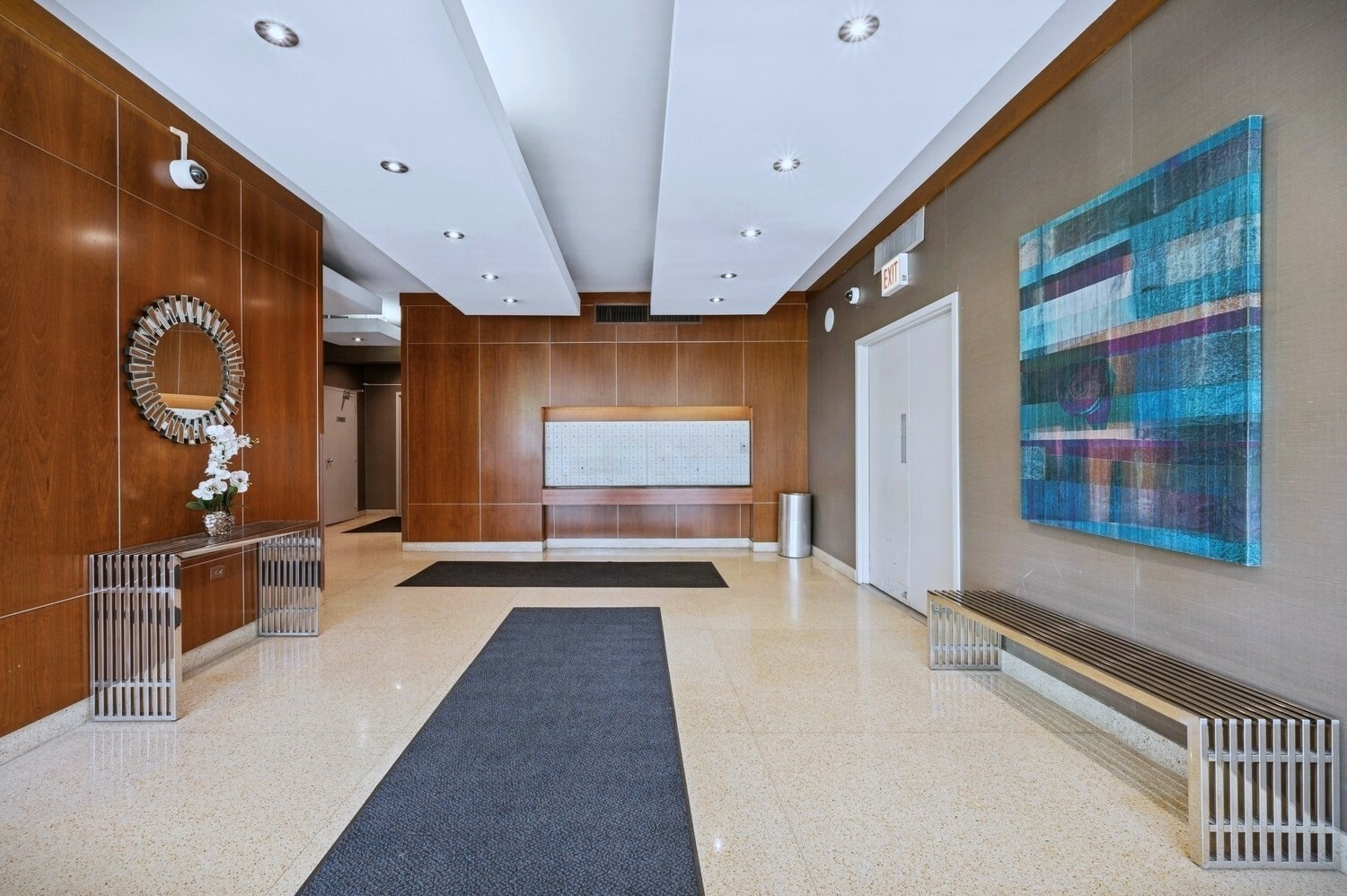 Property Photo: 450 W Briar Place 13C IL 60657