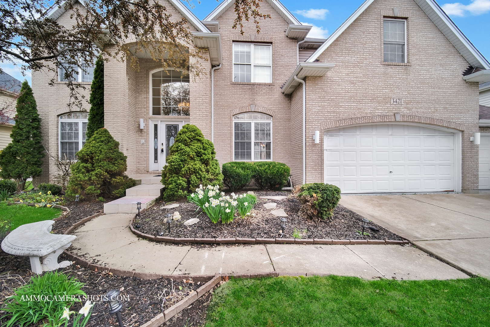 Property Photo: 3421 Goldfinch Drive IL 60564