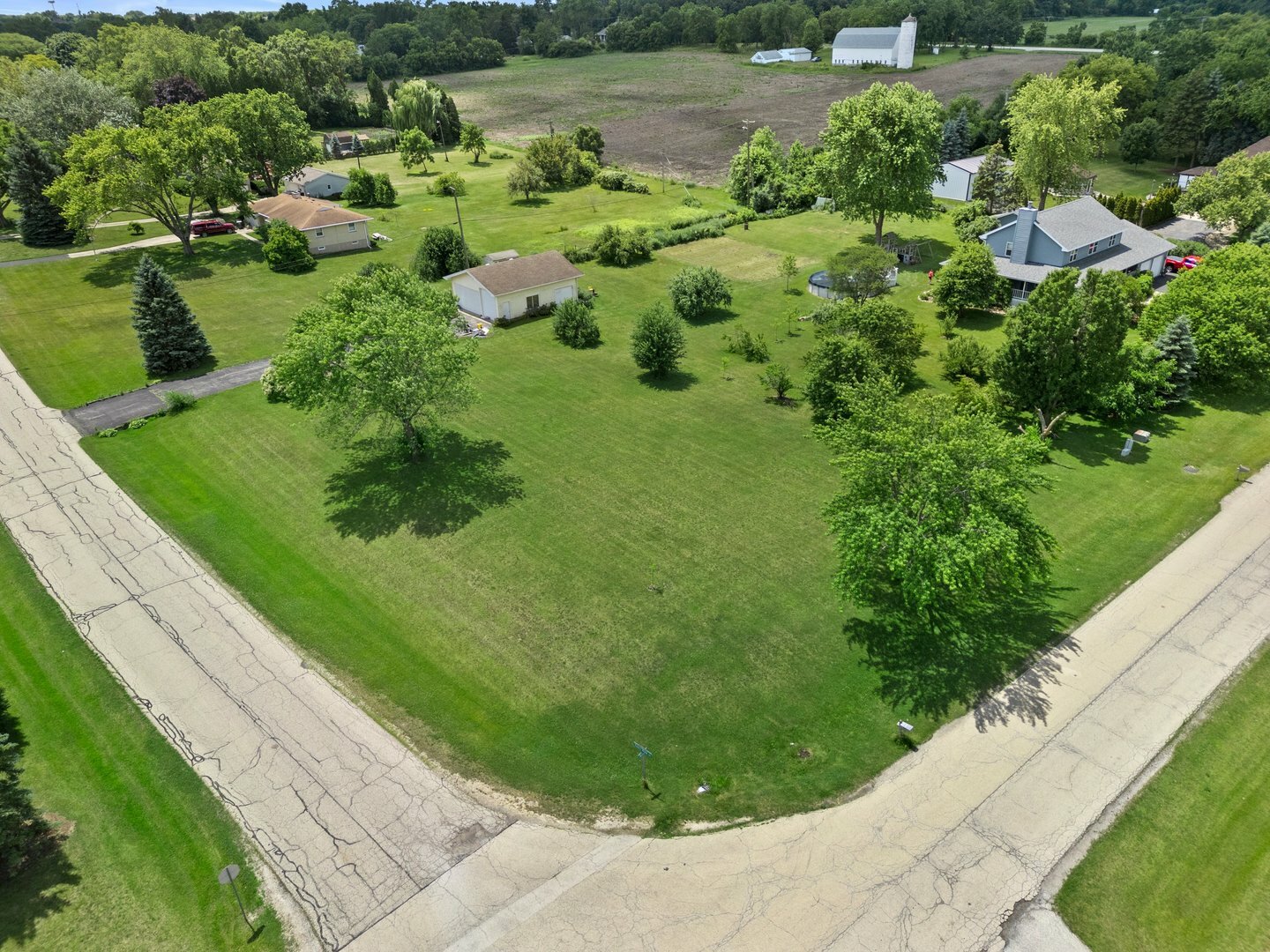 Property Photo: 2968 Valley View Road IL 60031