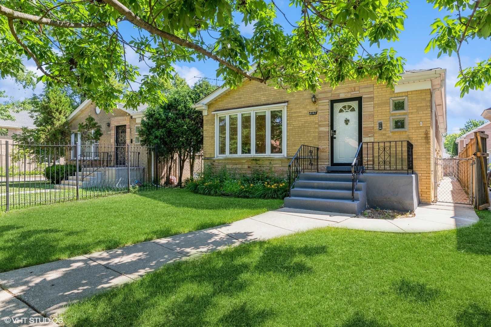 Property Photo: 6161 N Kildare Avenue IL 60646