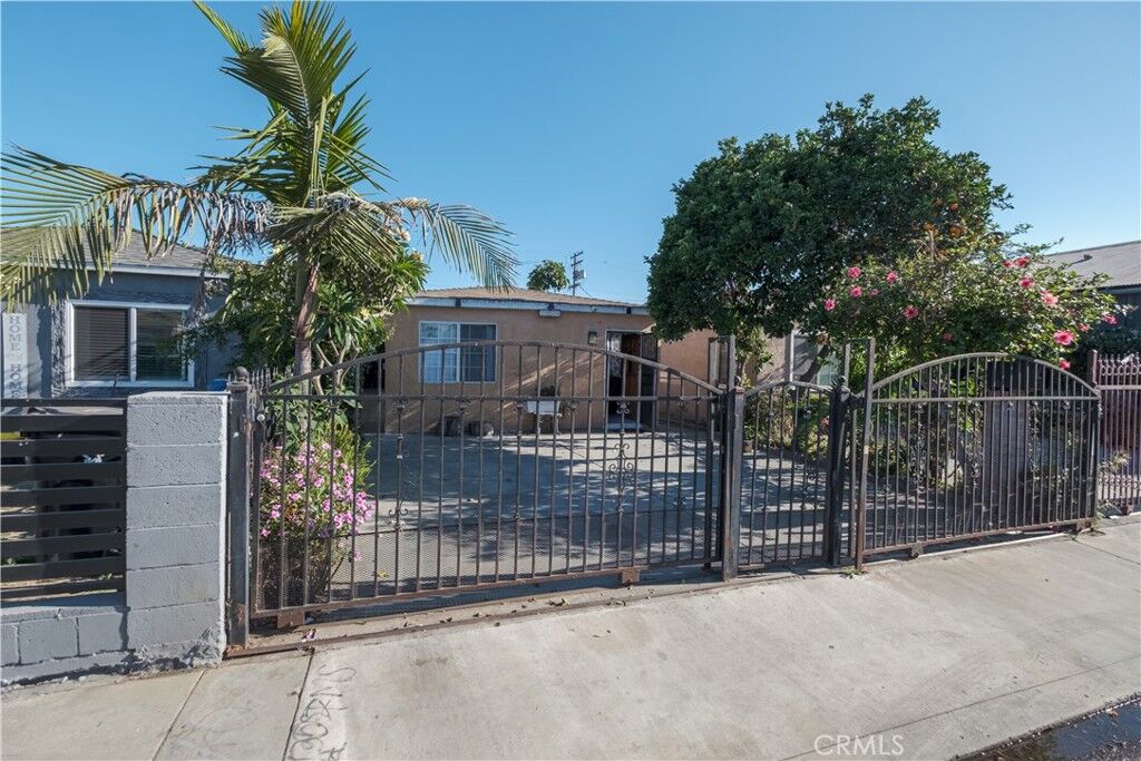 Property Photo:  2534 E 127th St  CA 90222 