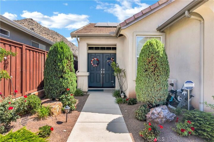 Property Photo: 650 Zarahias Cr CA 92545