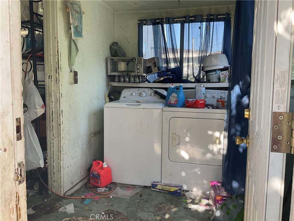 Property Photo:  1330 E 56th Street  CA 90805 