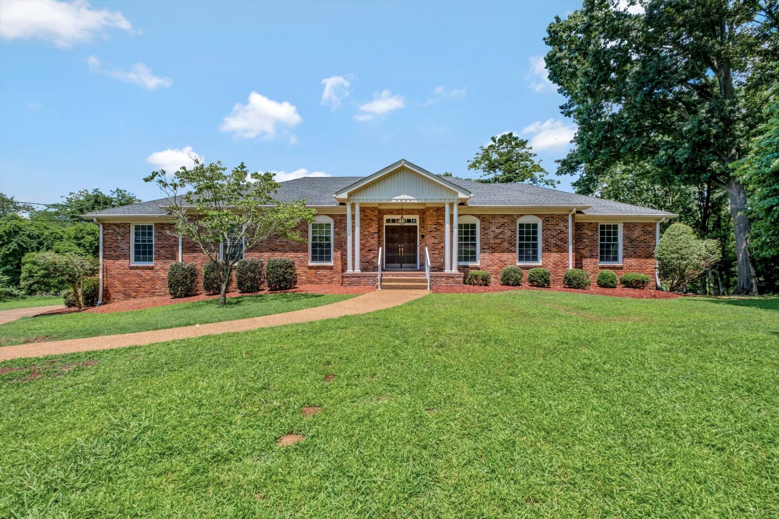 Property Photo:  108 Leeward Pt  TN 37075 