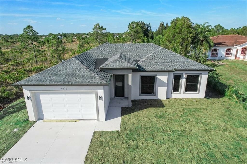 Property Photo: 3702 66th Avenue NE FL 34120