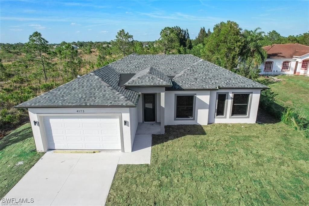 Property Photo: 3702 66th Avenue NE FL 34120
