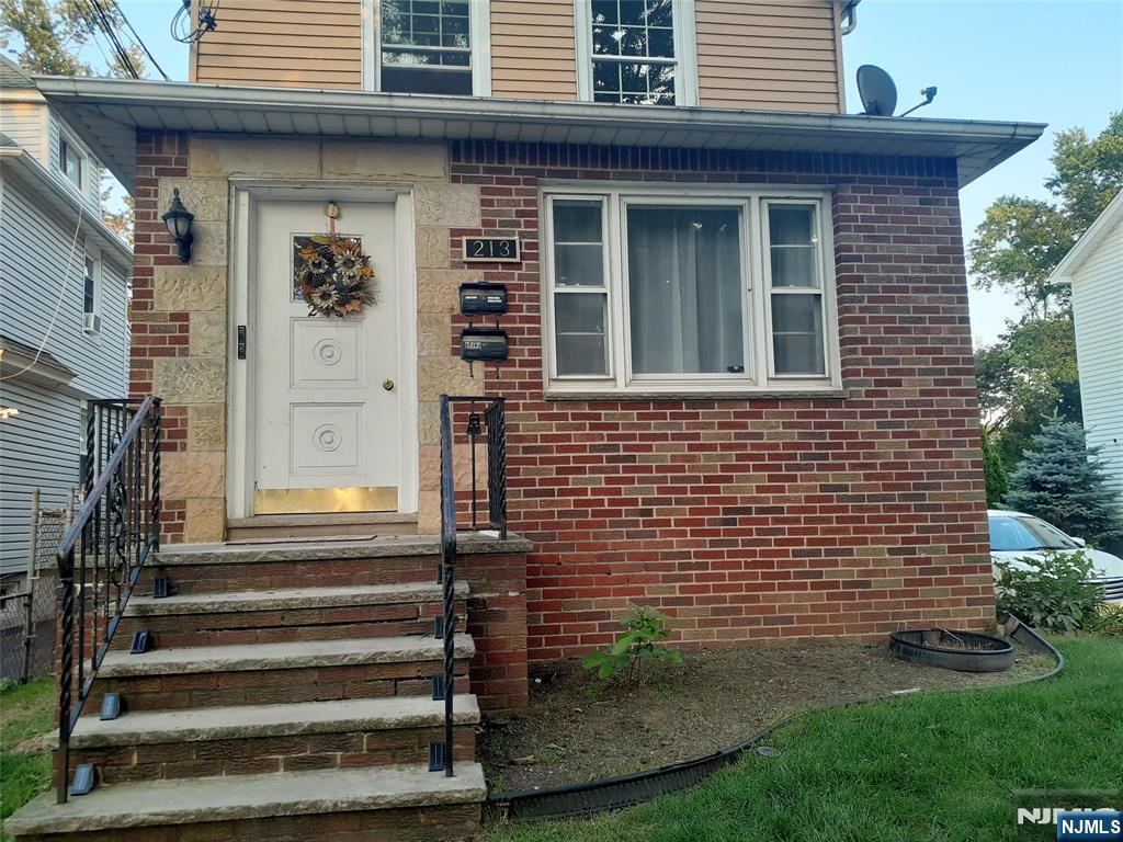 Property Photo:  213 Elm Av Elm Avenue 2fl  NJ 07660 