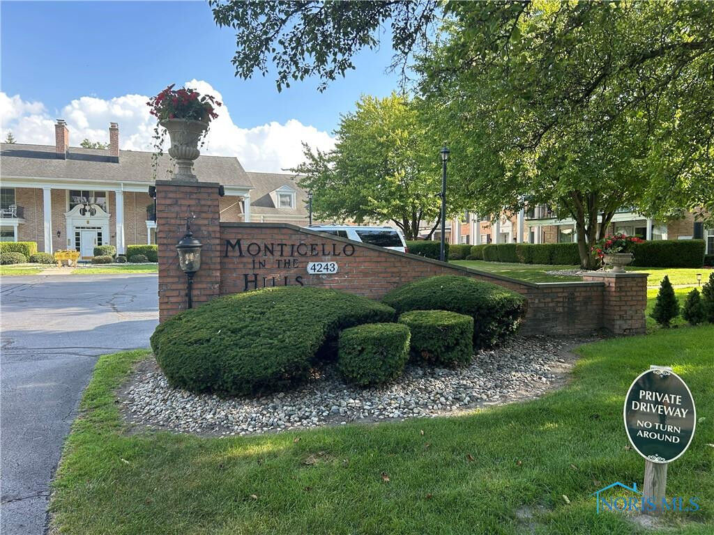 Property Photo: 4243 W Bancroft Street 202W OH 43615