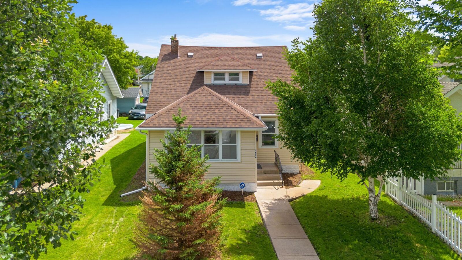 Property Photo: 1634 Upton Avenue N MN 55411
