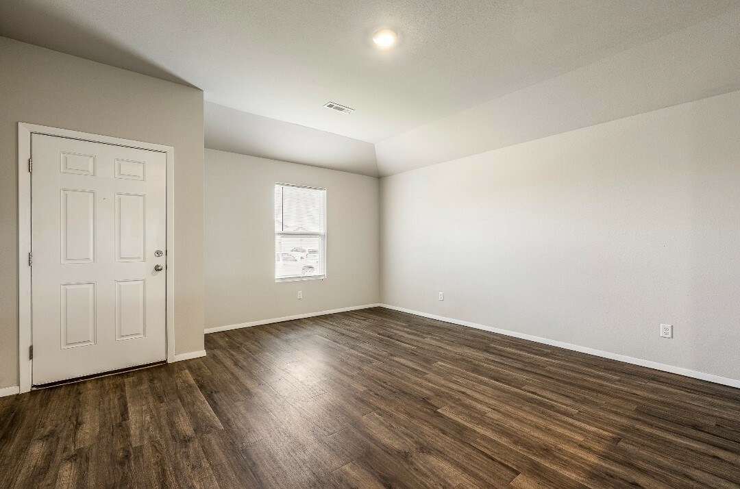 Property Photo: 3705 S 1st Place AR 72758