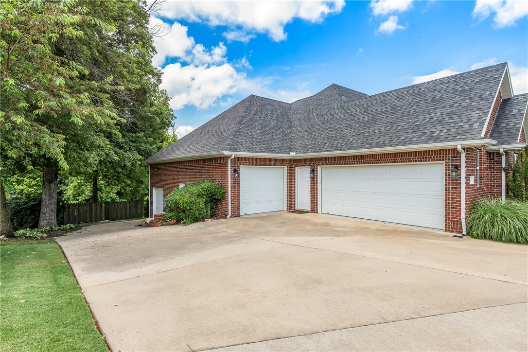Property Photo: 348 Whitcliff Drive AR 72718
