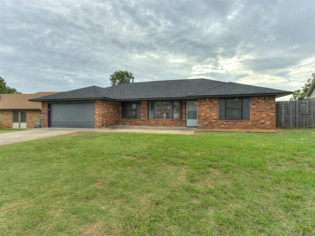 Property Photo: 5412 Cloverlawn Drive OK 73135
