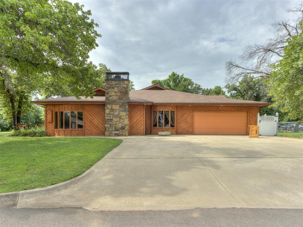Property Photo: 1501 S Avery Avenue OK 73130