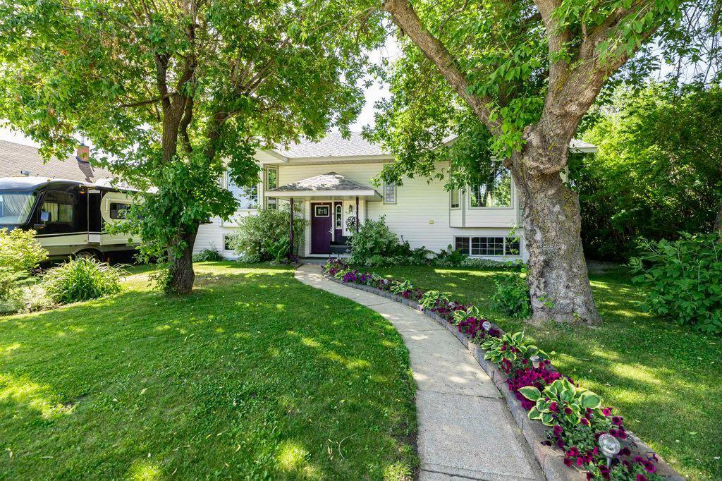 Property Photo: 5473 52 Avenue AB T5L 1L1
