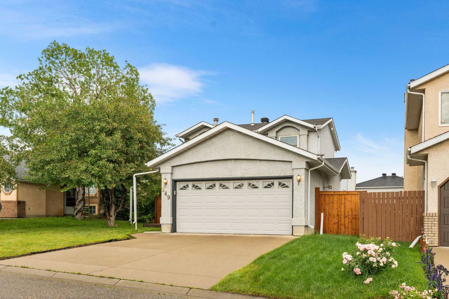 Property Photo: 249 Applewood Place SE AB T2A 7M9