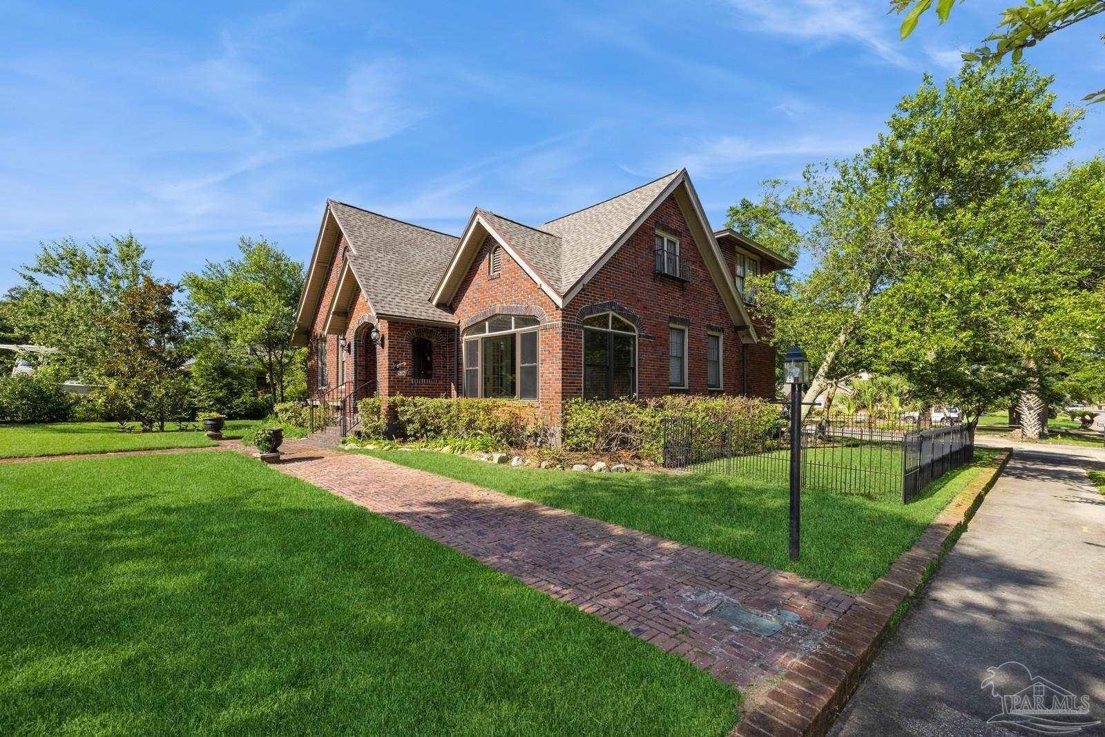 Property Photo: 1517 N Spring St FL 32501