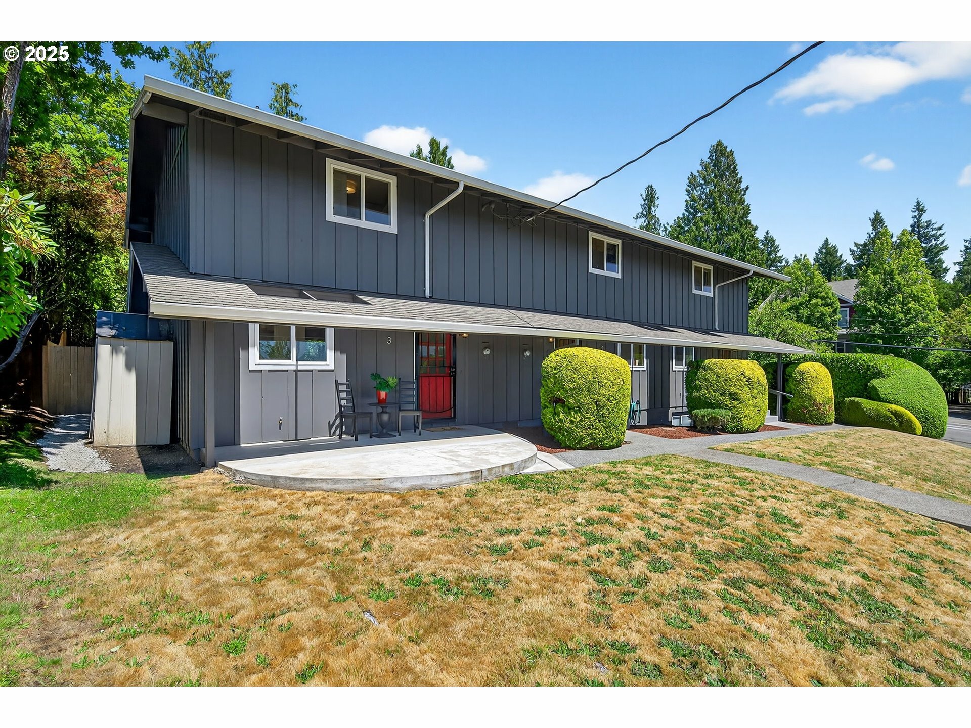 Property Photo: 1411 SW Dewitt St OR 97239
