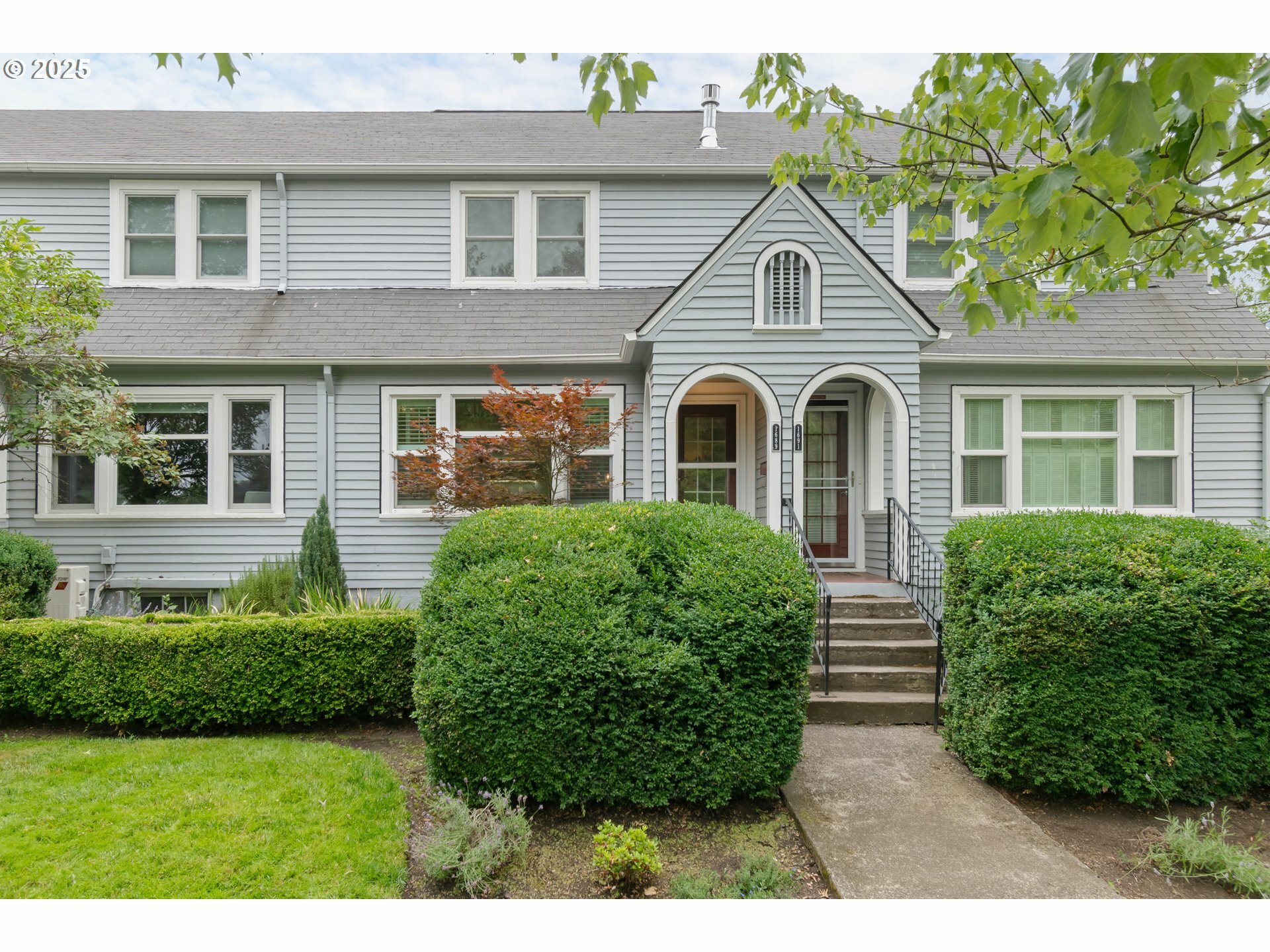 Property Photo: 1689 Olive St OR 97401