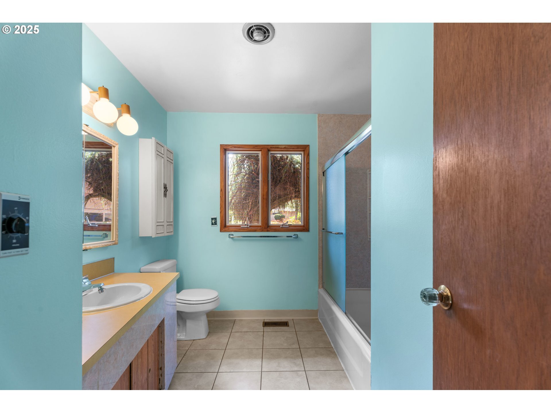 Property Photo: 10303 NE Russell Ct OR 97220