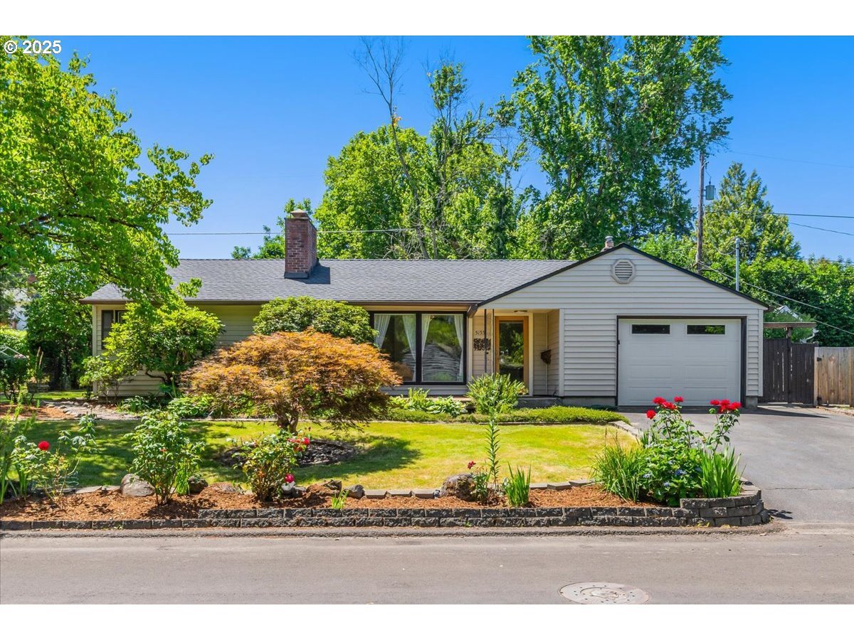 Property Photo:  5155 SW Chestnut Ave  OR 97005 