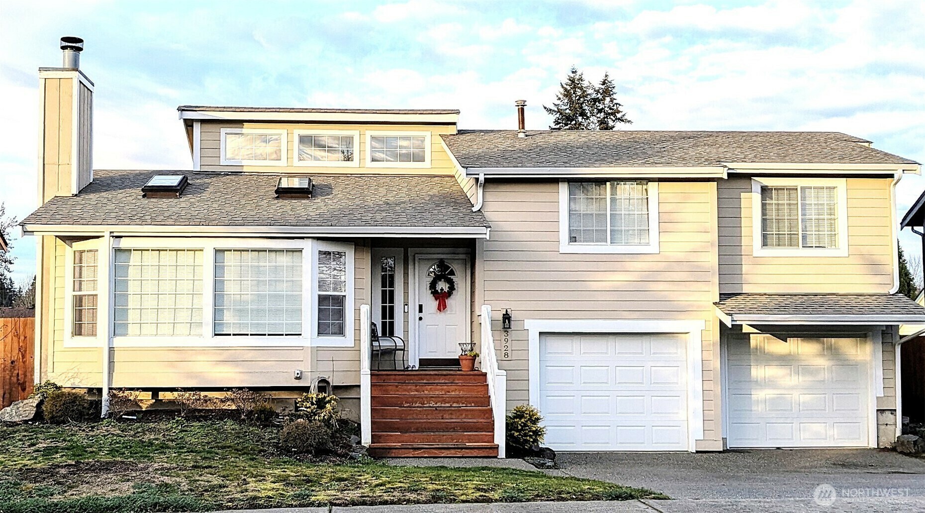 Property Photo: 3928 Sidney Street Ct SE WA 98503