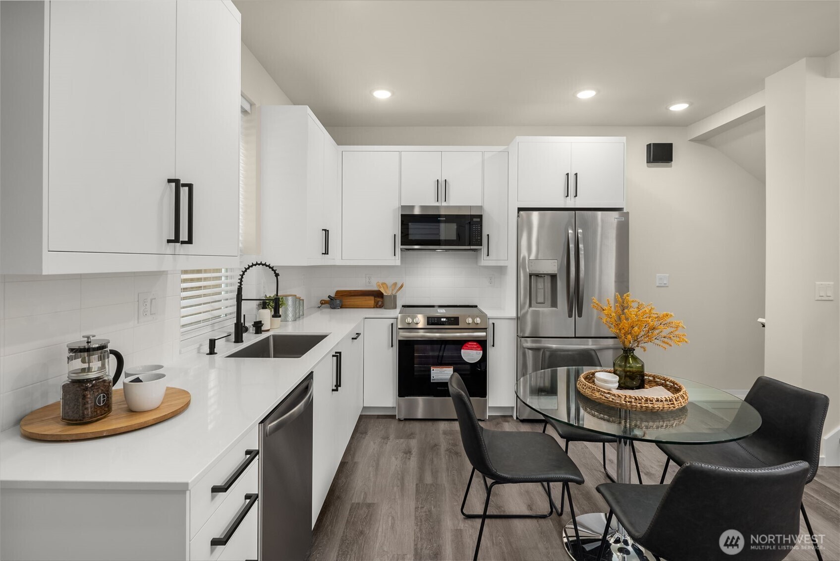 Property Photo: 1470 B 21st Avenue WA 98122