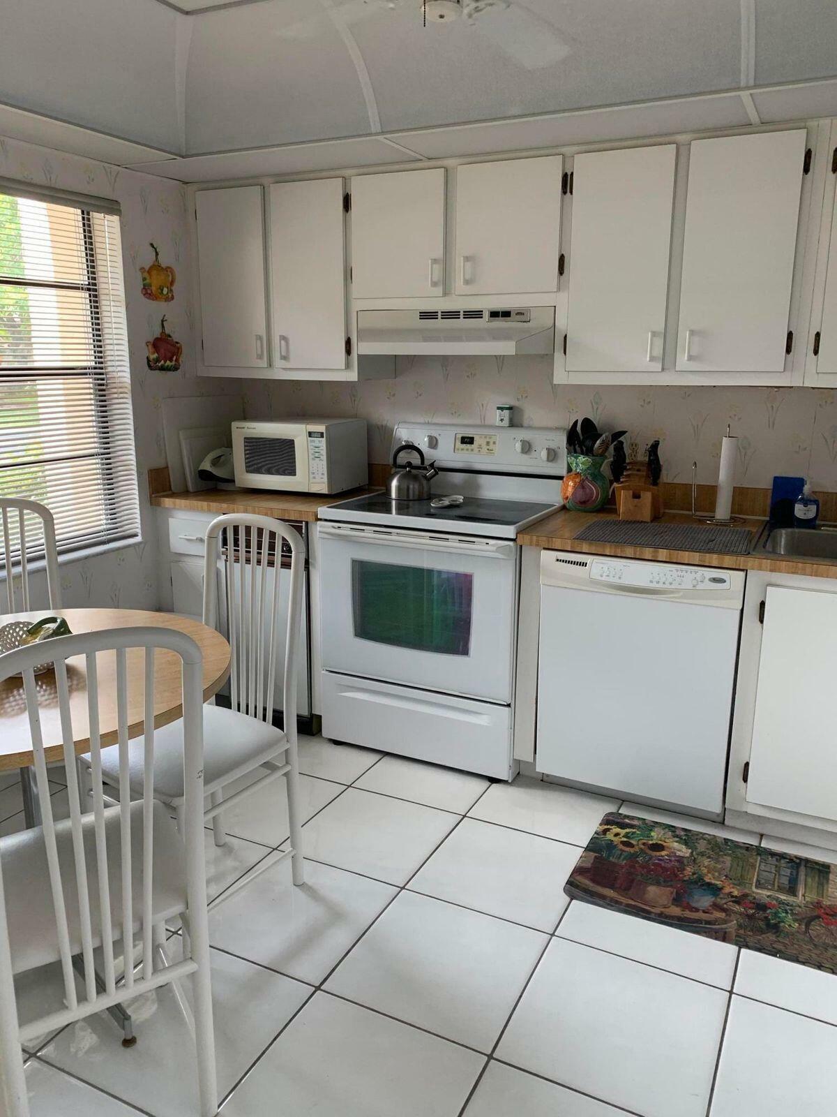 Property Photo:  7979 Eastlake Drive 3-A  FL 33433 