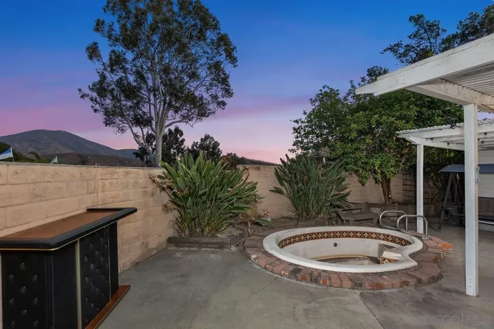 Property Photo: 10497 Moorpark St CA 91978
