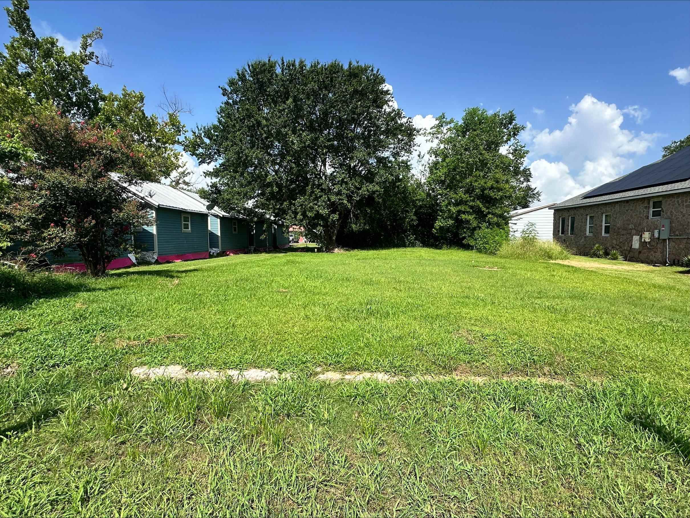 Property Photo: 208 College St. TX 77630