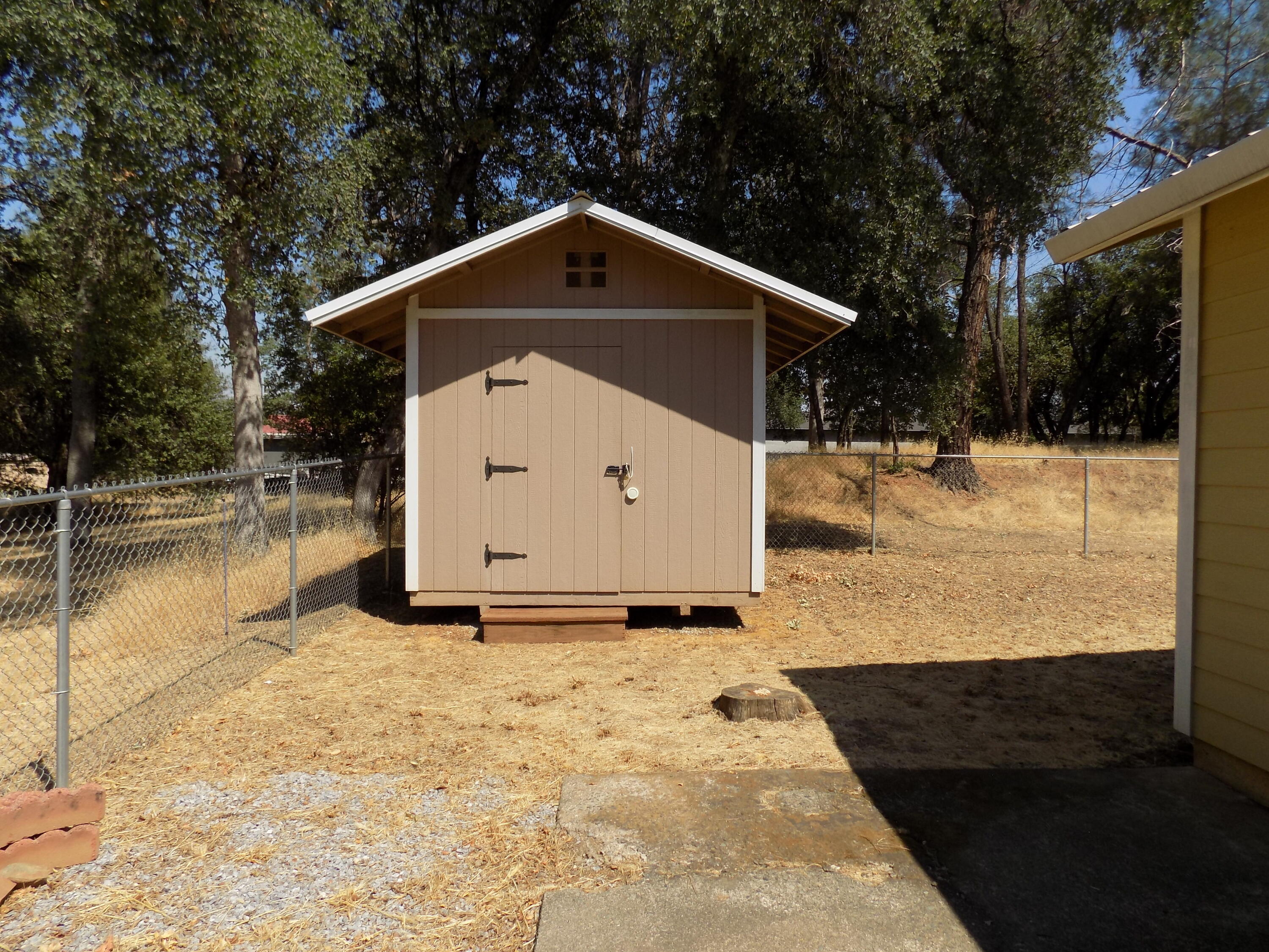 Property Photo: 2933 Oak Street CA 96019