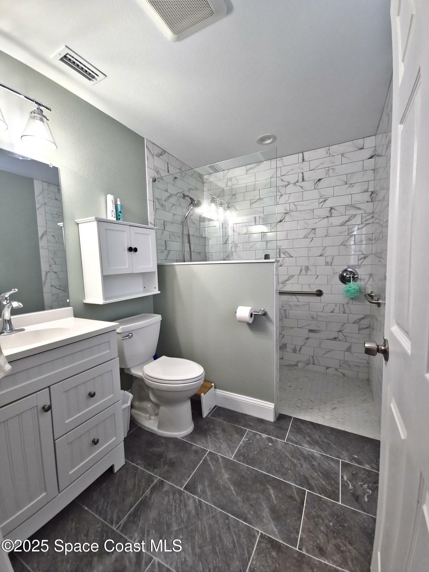 Property Photo: 467 Guava Avenue FL 32796