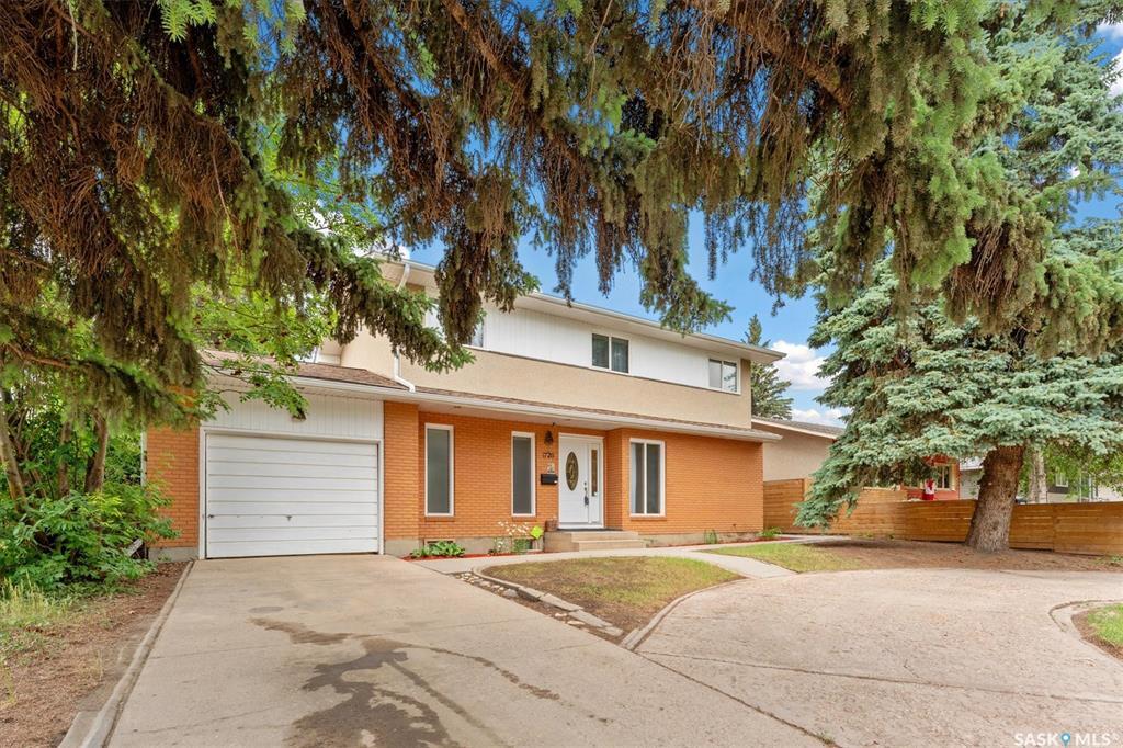 Property Photo: 1726 Arlington Avenue SK S7H 2Y7