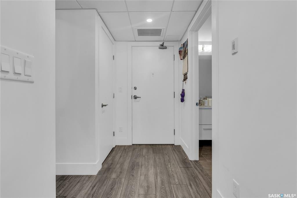 Property Photo: 409 B Avenue S 304 SK S7M 1M7