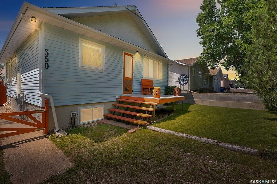 Property Photo: 350 3rd Street SK S0G 3Z0