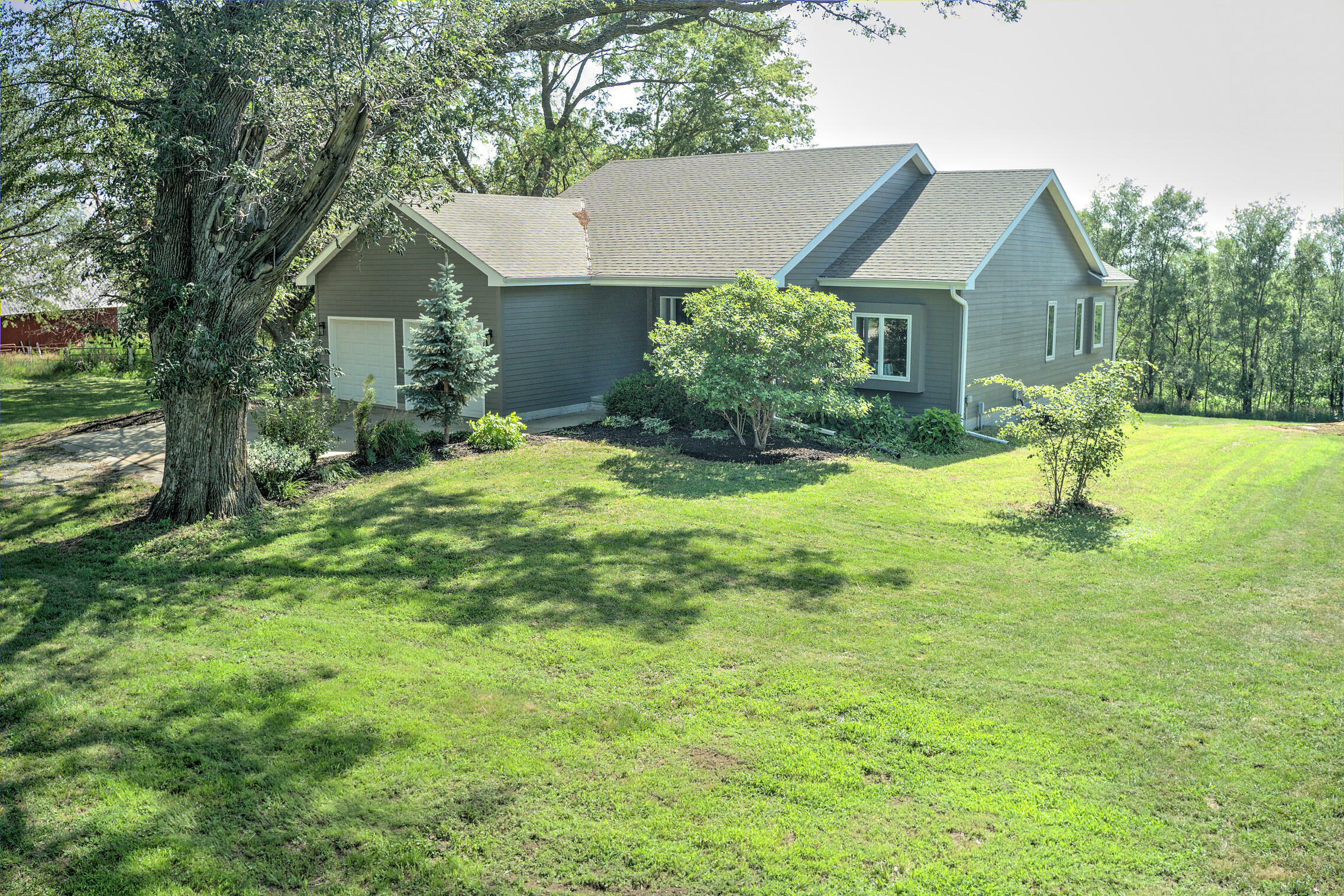 Property Photo: 2183 270th Avenue IA 51652
