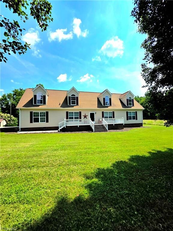 Property Photo: 2402 Rock Creek Ch Road NC 28659