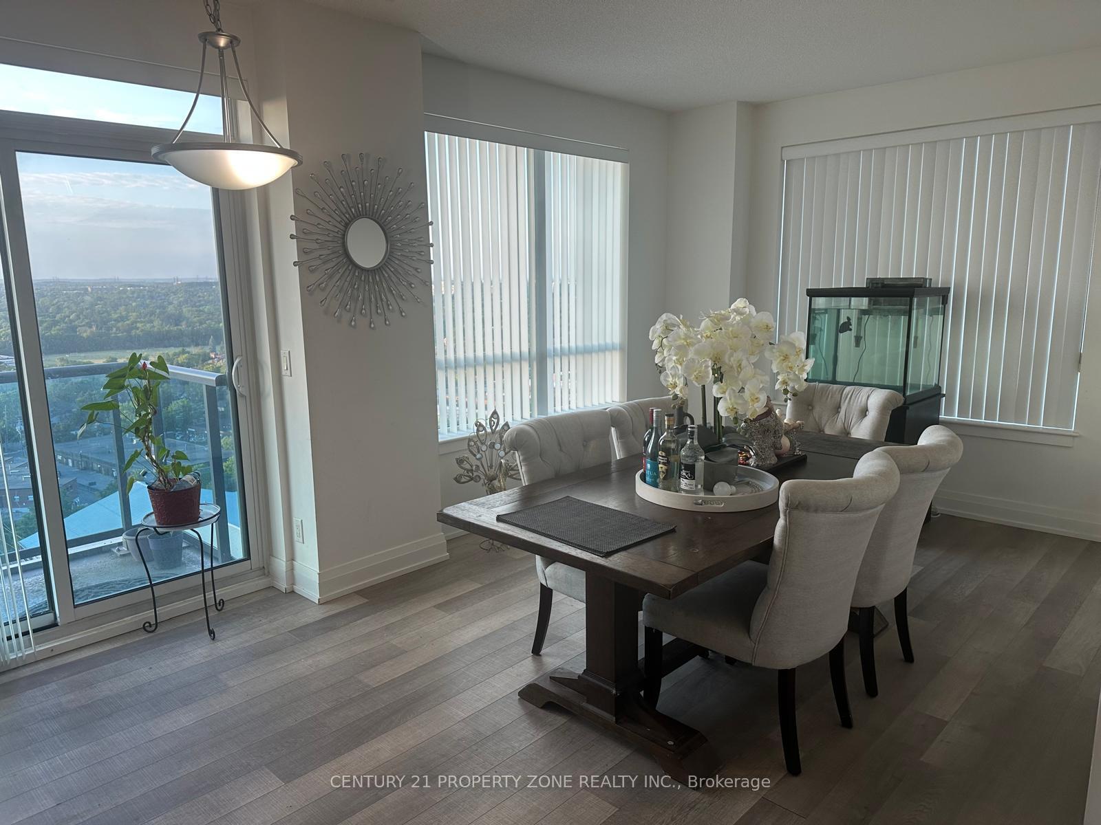 Property Photo: 7167 Yonge Street 1502 ON L3T 0E1