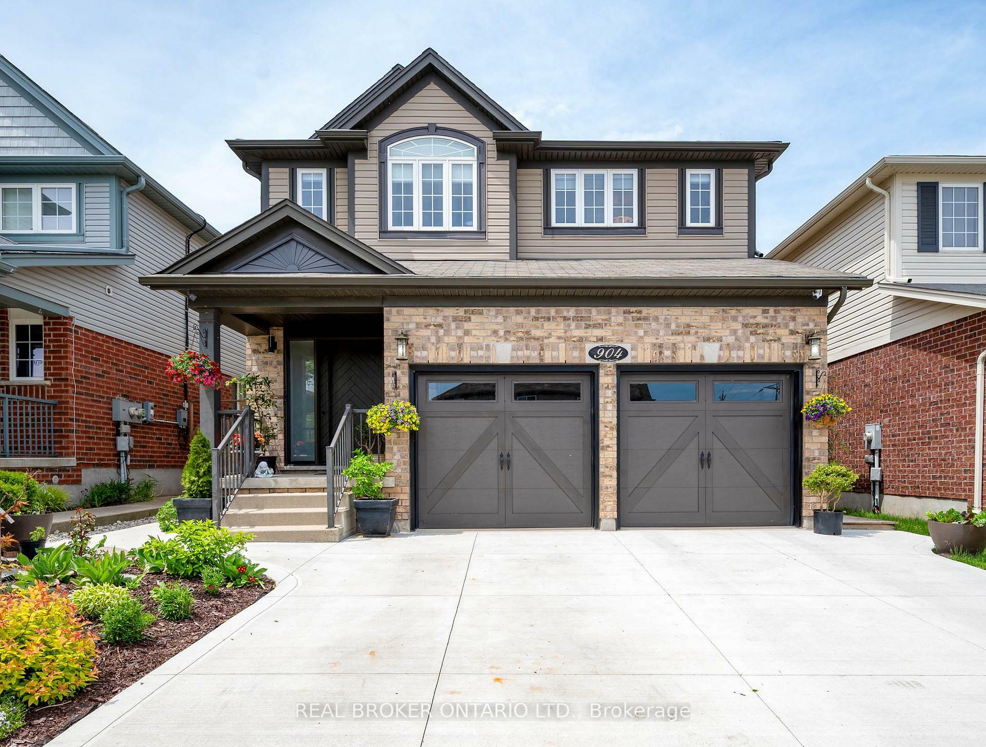 904 Magdalena Court  Kitchener ON N2E 0B3 photo