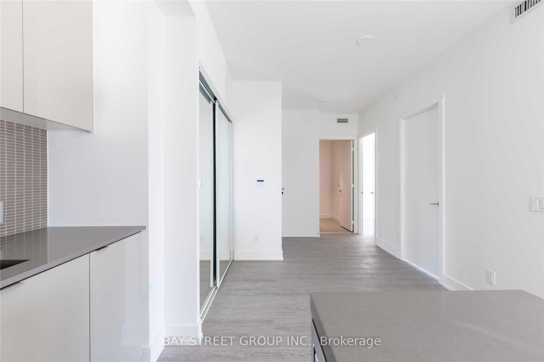 Property Photo: 7 Grenville Street 11 ON M4Y 1A1