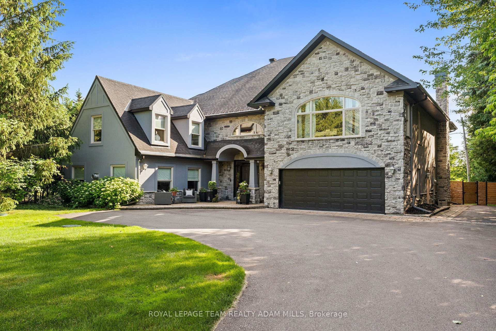 Property Photo: 2330 Summerside Drive ON K4M 1B4
