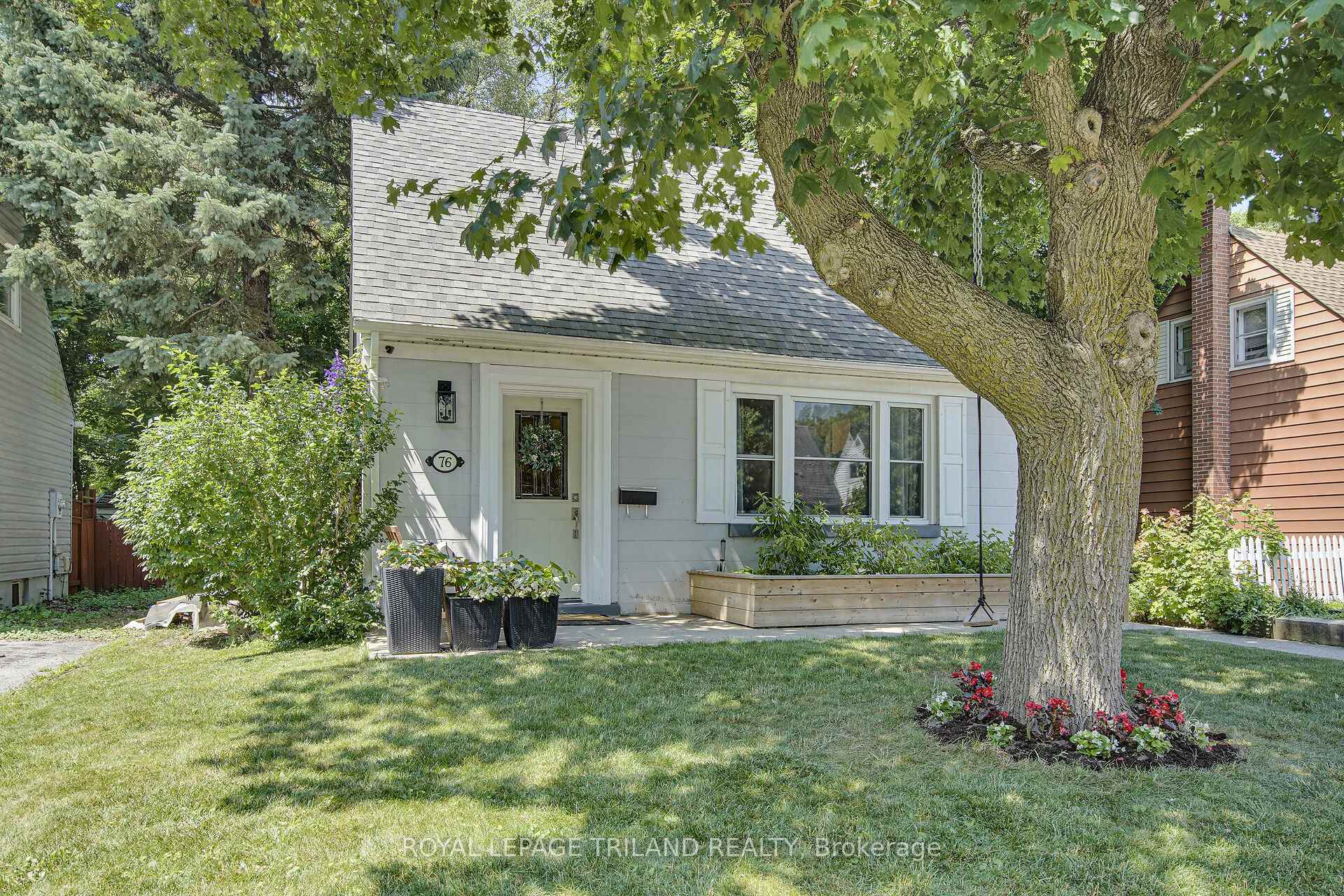 Property Photo: 76 Apeldoorn Crescent ON N5Y 2B8