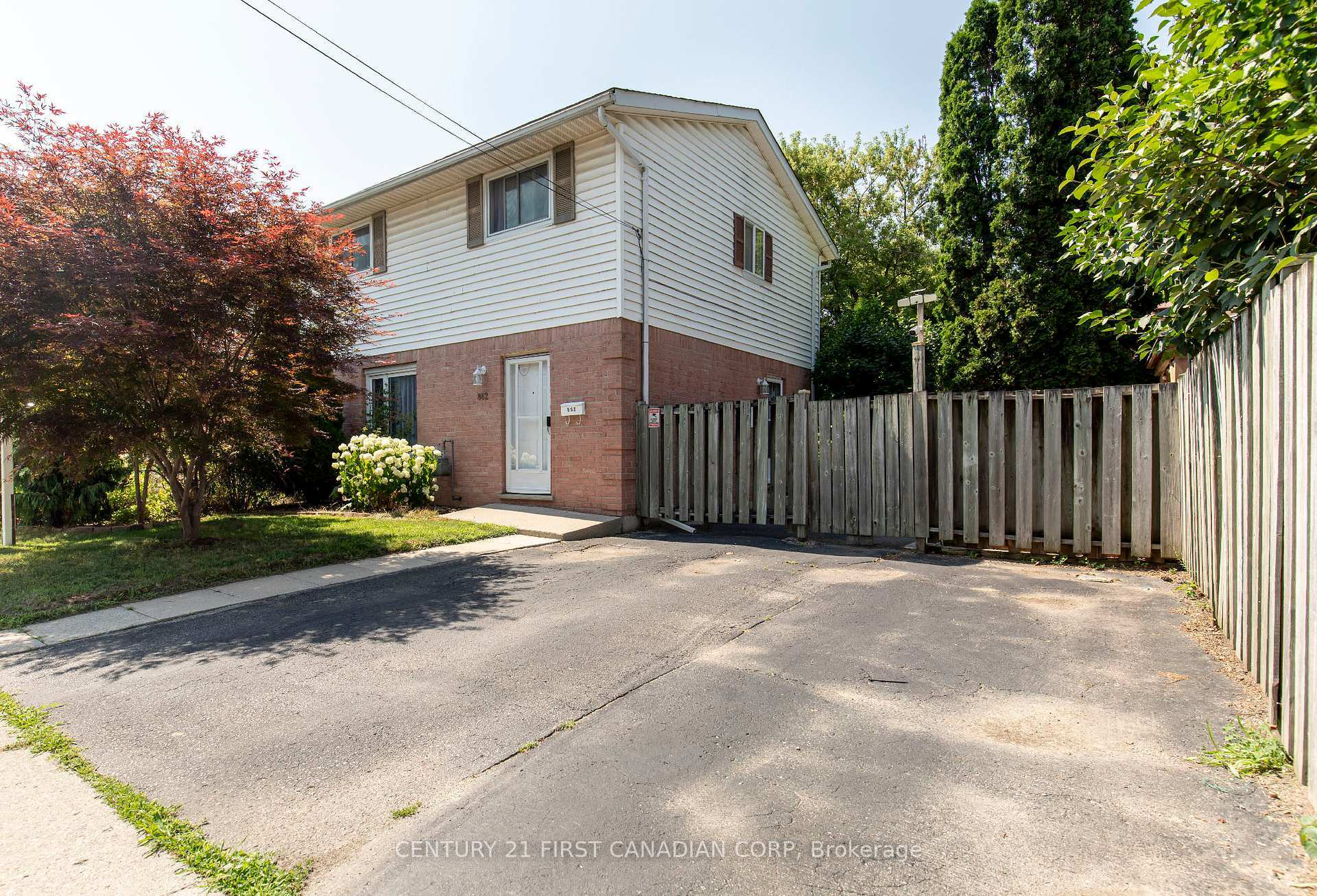 Property Photo:  862 Trafalgar Street  ON N5Z 4W4 