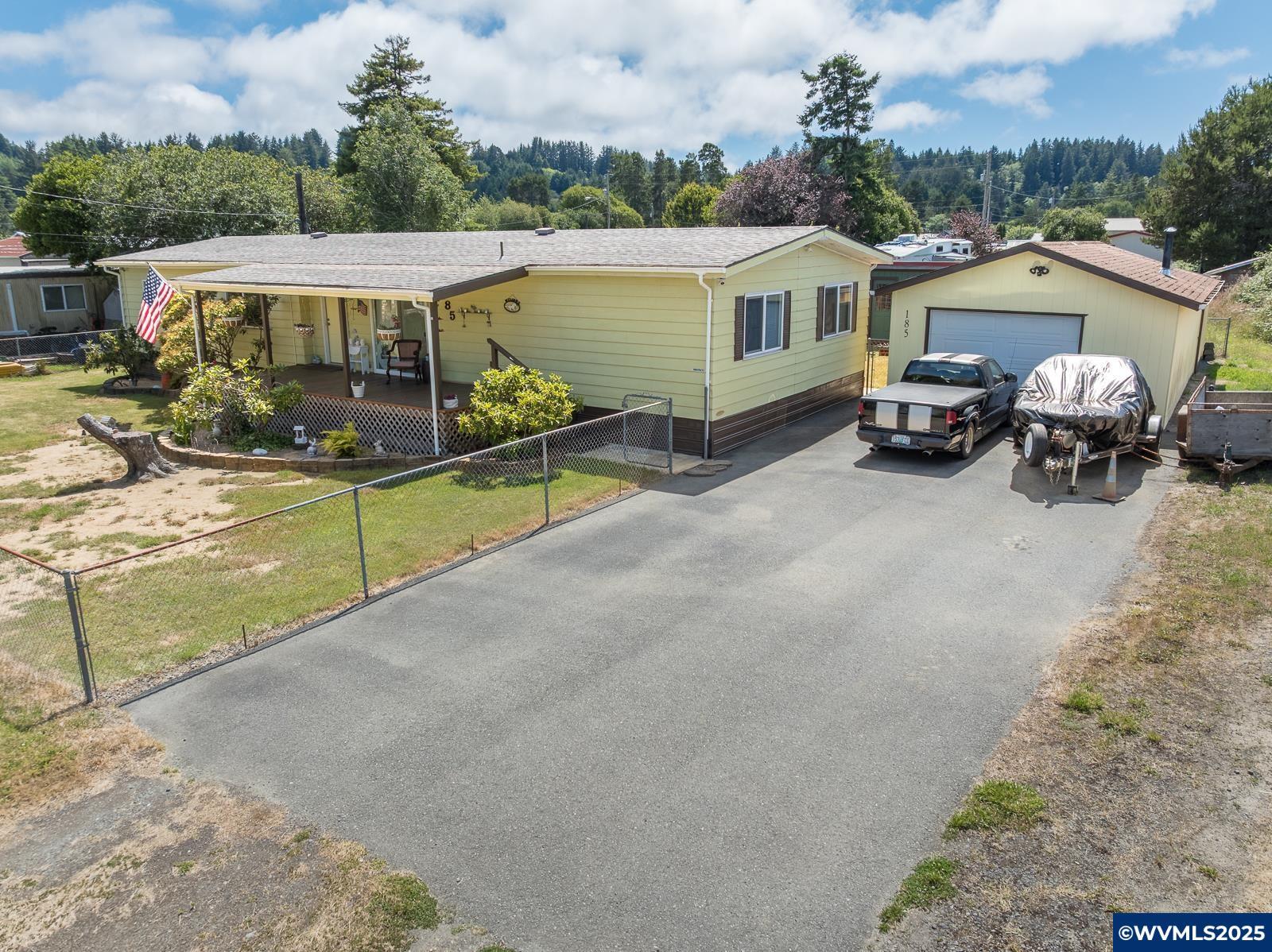 Property Photo: 185 N 6th St OR 97449