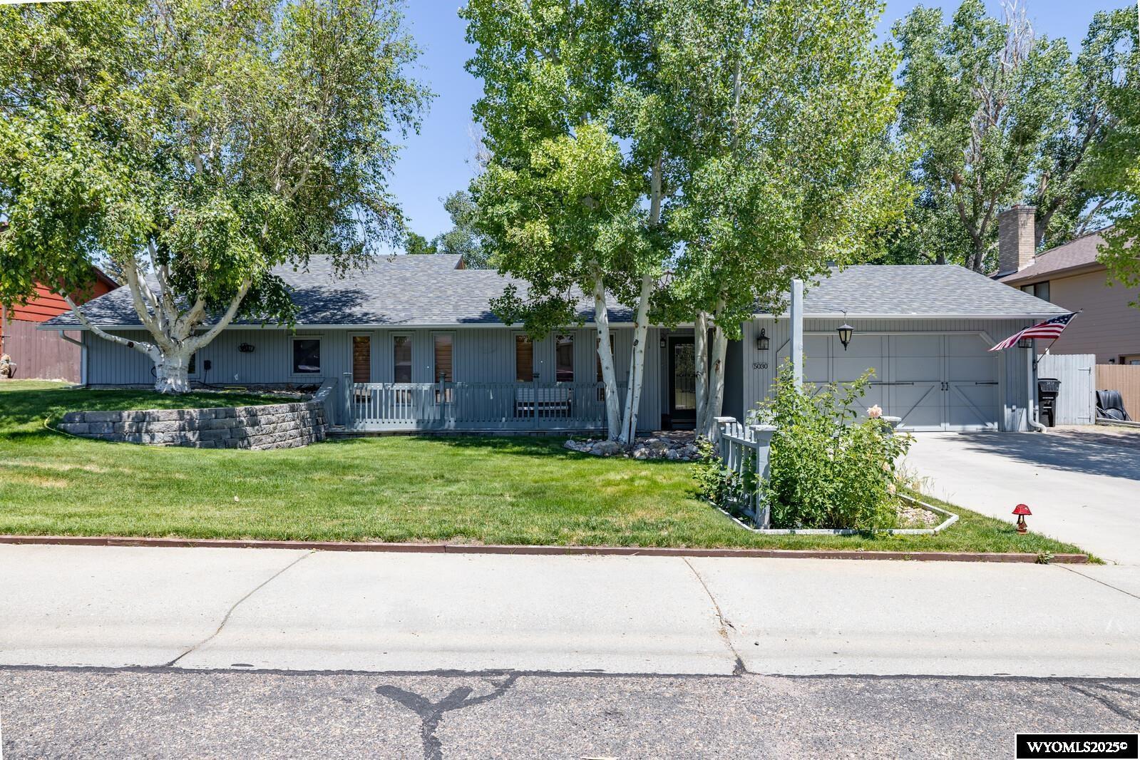 Property Photo: 5030 E 16th WY 82609
