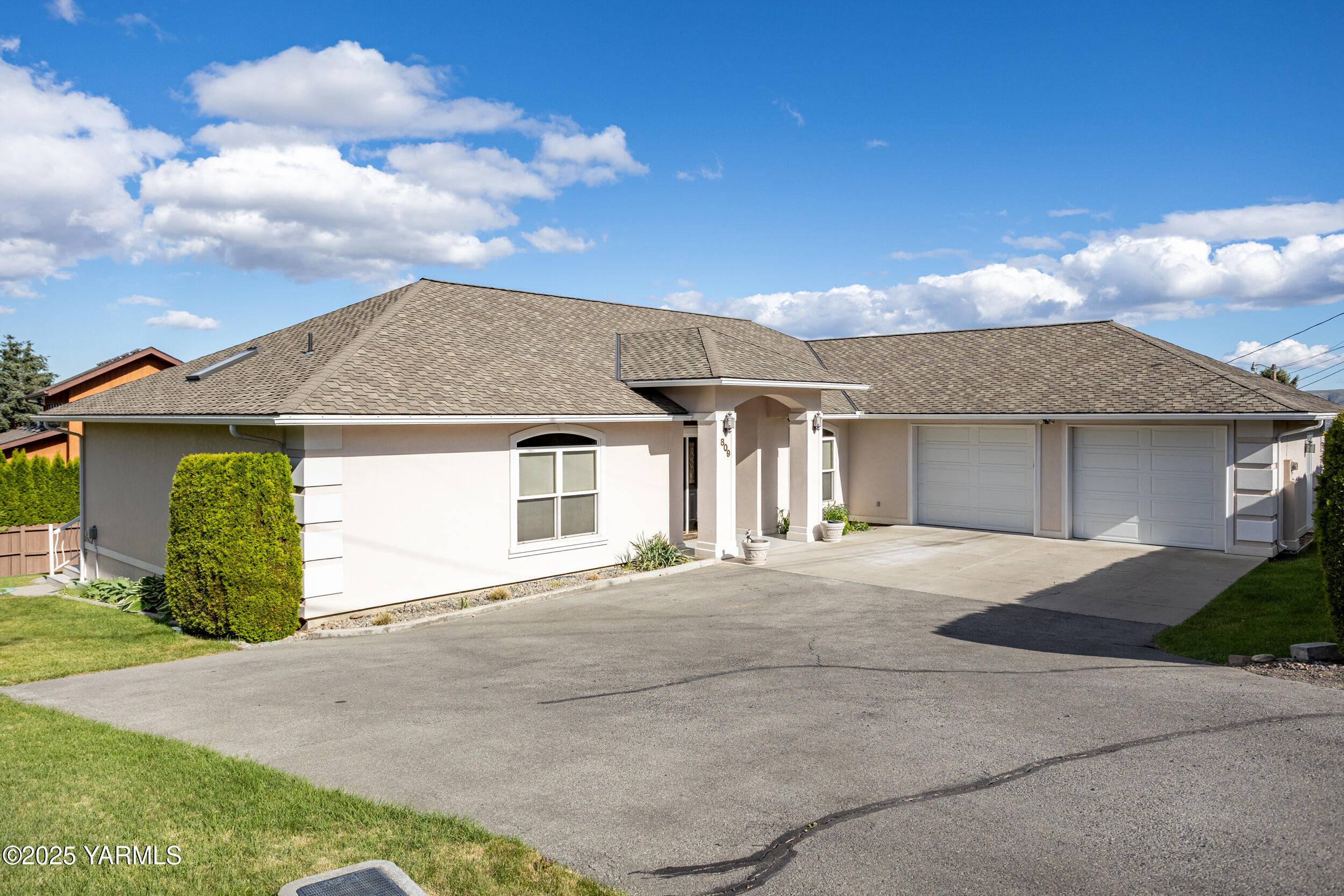 809 Pecks Canyon Rd  Yakima WA 98908 photo