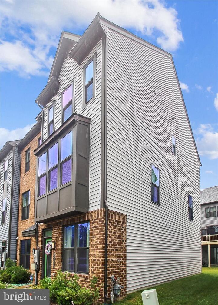 Property Photo: 7910 Chatuga Way MD 21060