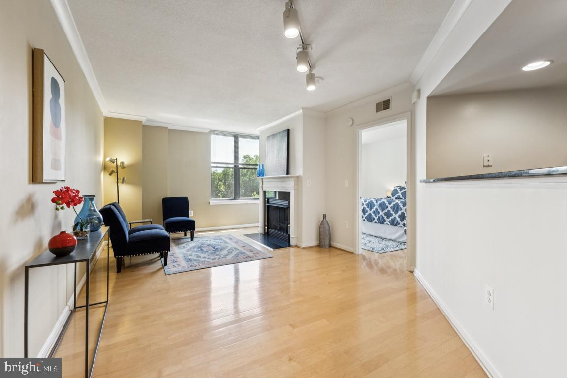 Property Photo: 2220 Fairfax Drive 309 VA 22201